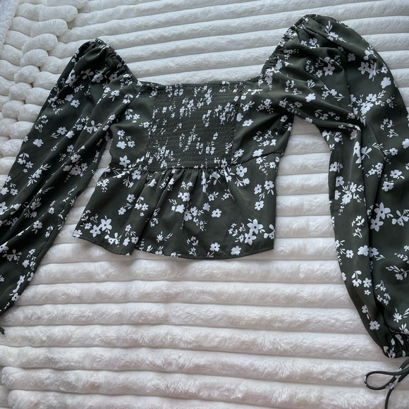 GREEN FLORAL BLOUSE - Picture 7 of 10